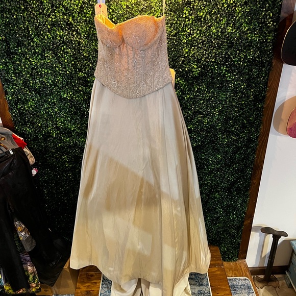 Bridal gown / evening gown NWOT never worn - Picture 6 of 12